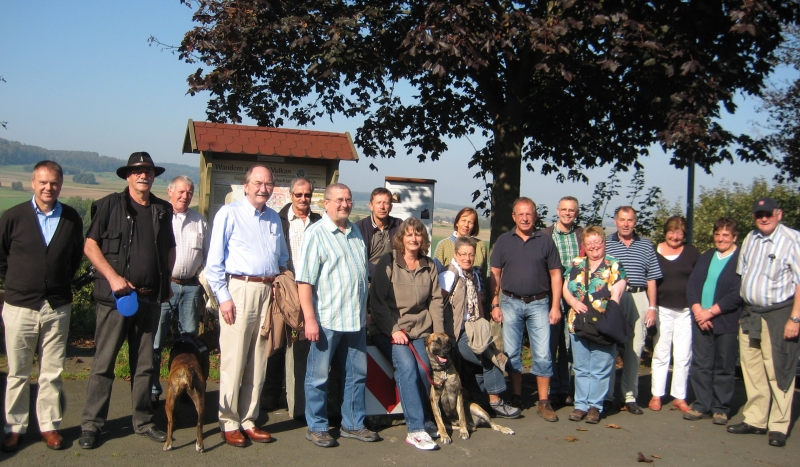 CDU-Wanderung mit Landratskandidat Rainer-Hans Vollmller (4. von links) und Landtagsabgeordnetem Kurt Wiegel (rechts).